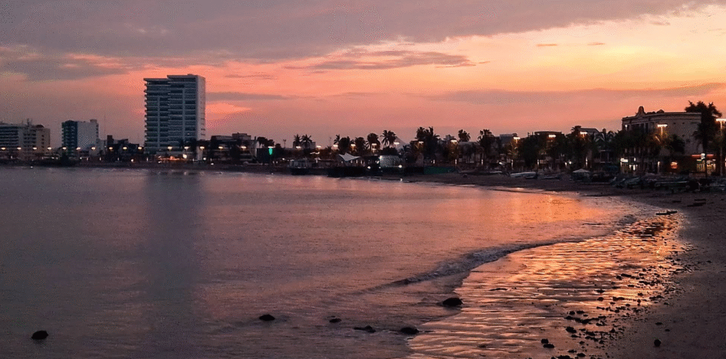 Foto del atardecer de playa los pinos Mazatlán México